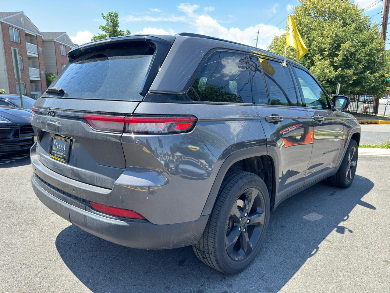 Jeep Grand Cherokee Laredo 4WD 2022