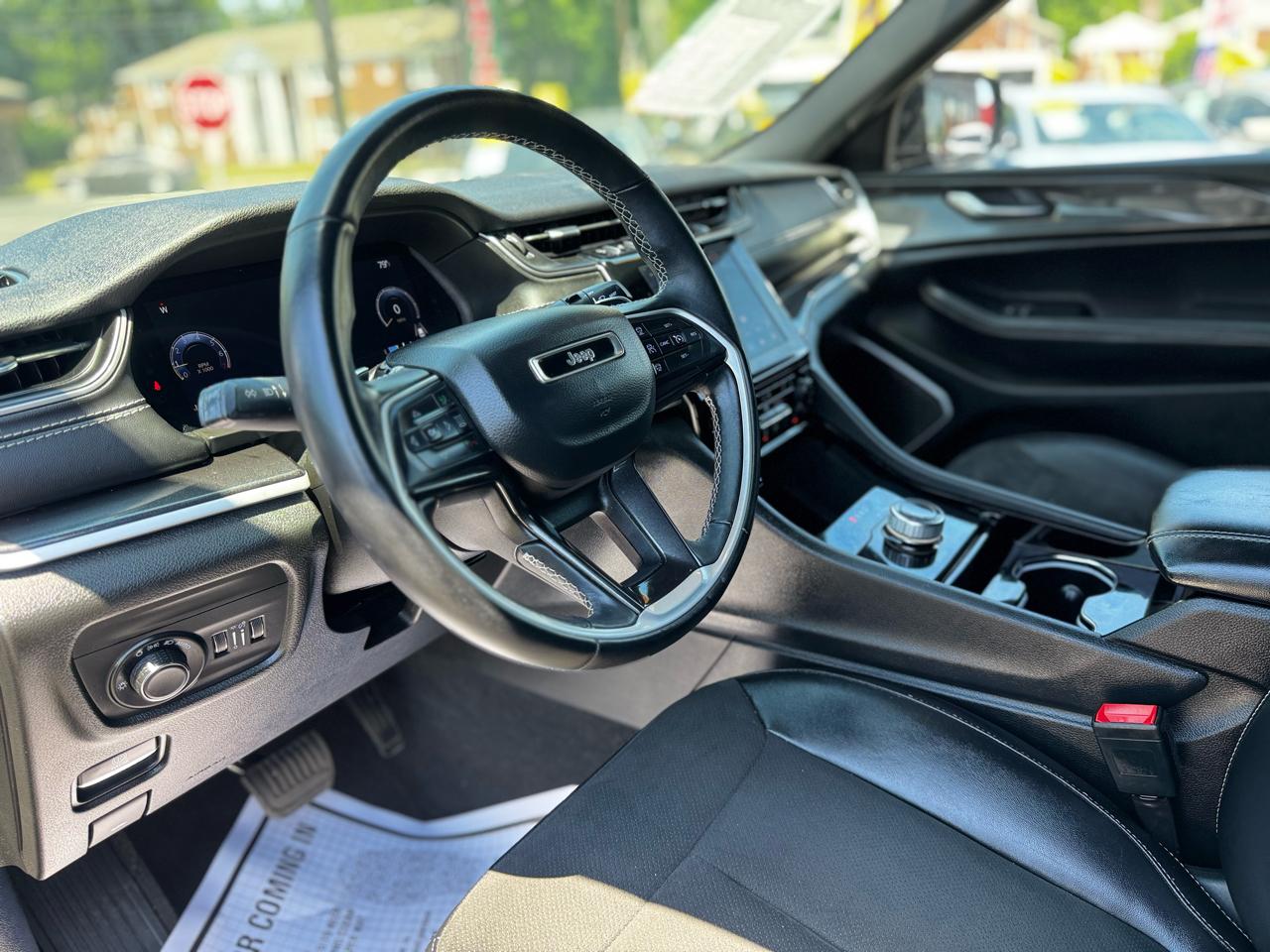 Jeep Grand Cherokee Laredo 4WD 2022