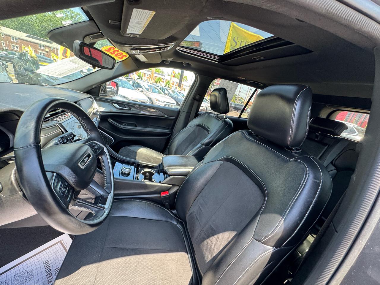 Jeep Grand Cherokee Laredo 4WD 2022