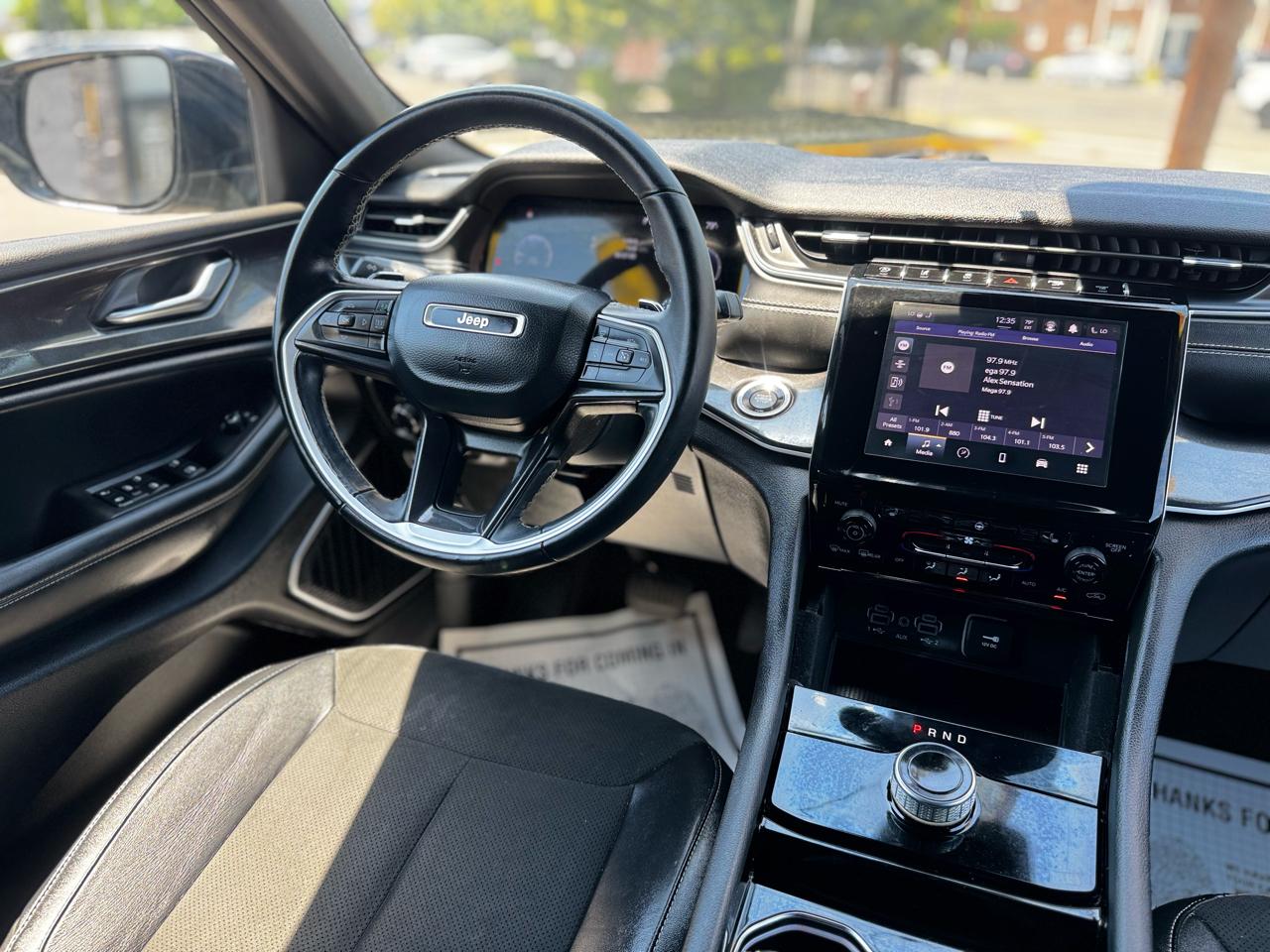 Jeep Grand Cherokee Laredo 4WD 2022