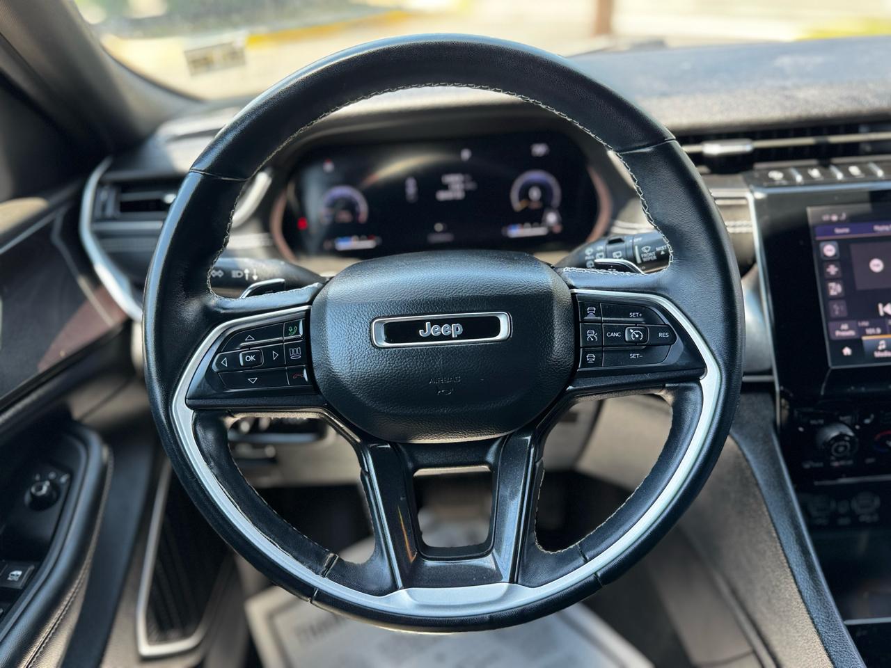 Jeep Grand Cherokee Laredo 4WD 2022
