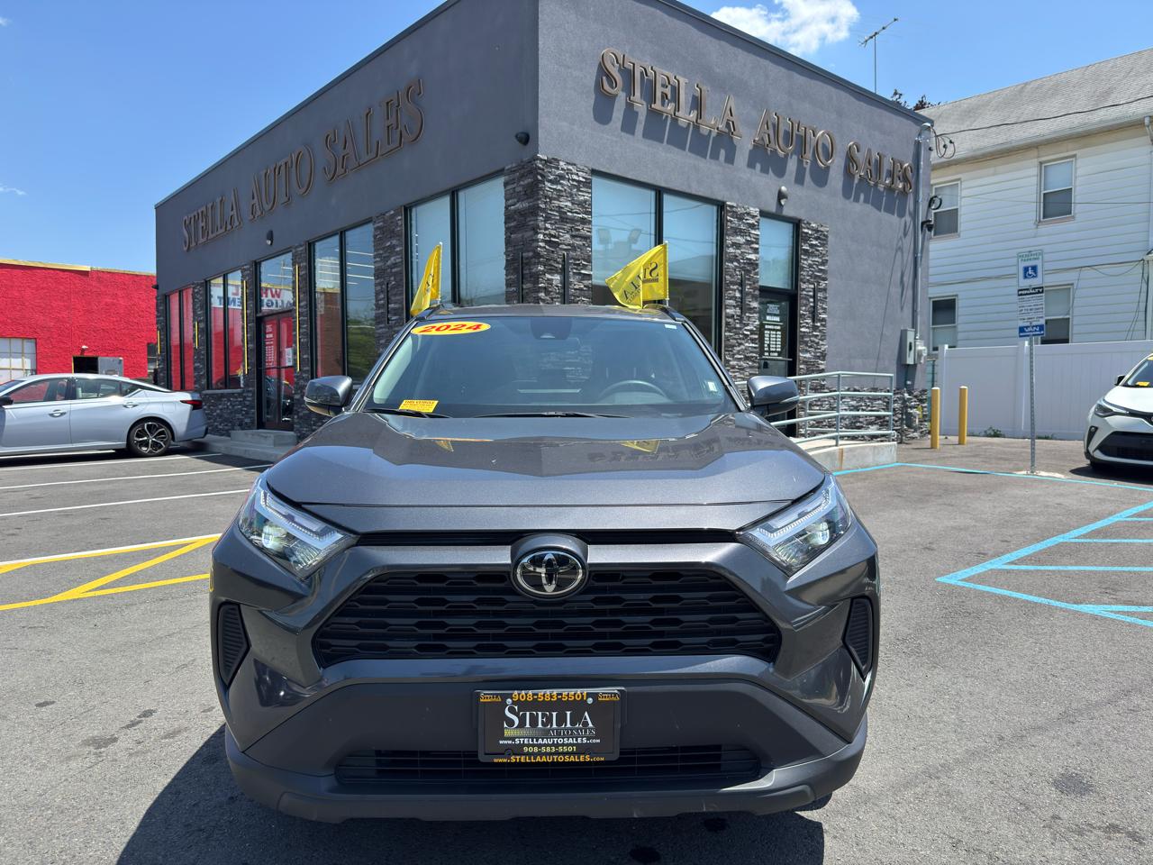 Toyota RAV4 XLE 2024