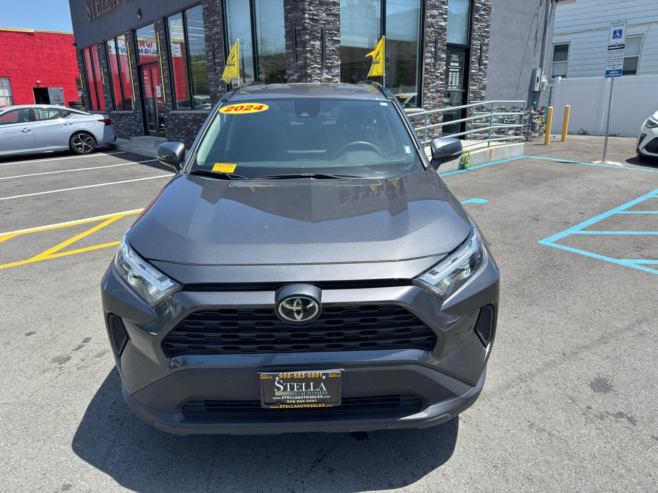Toyota RAV4 XLE 2024