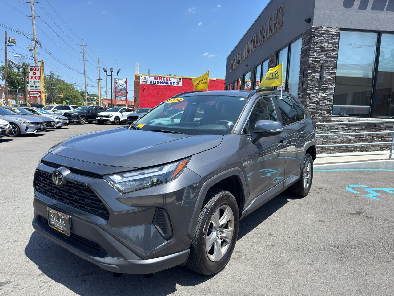 Toyota RAV4 XLE 2024