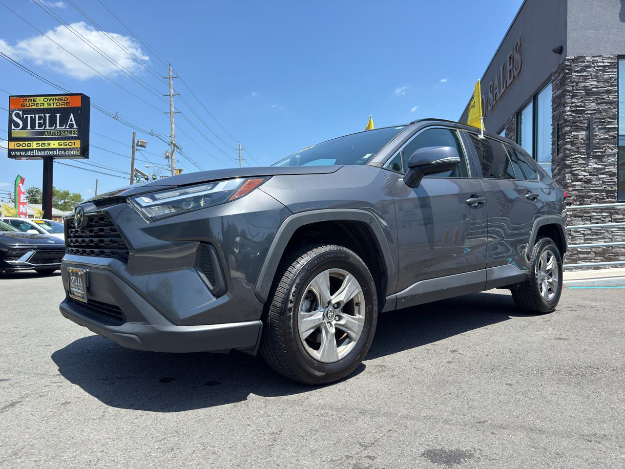 Toyota RAV4 XLE 2024