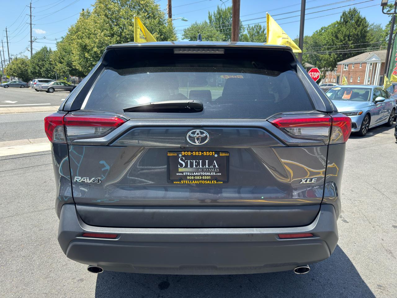 Toyota RAV4 XLE 2024