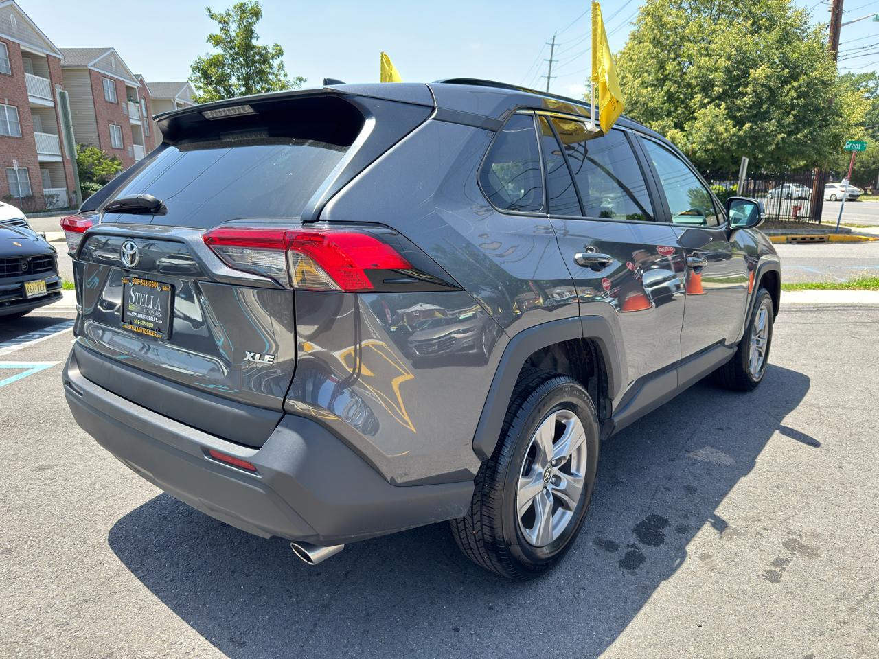 Toyota RAV4 XLE 2024