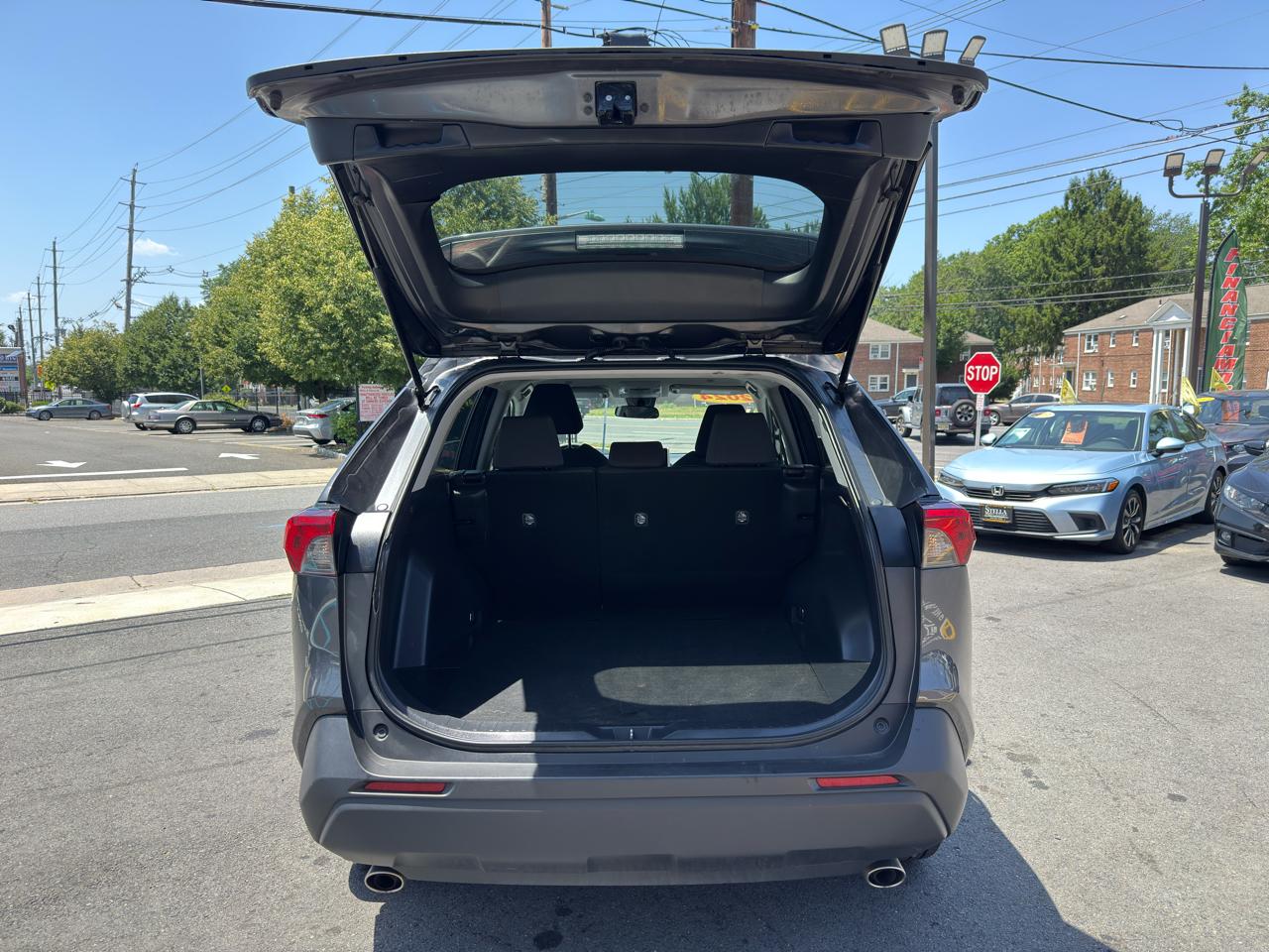 Toyota RAV4 XLE 2024