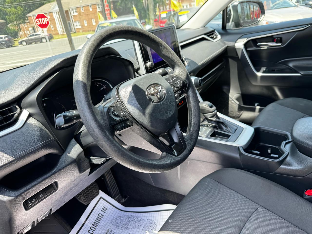 Toyota RAV4 XLE 2024