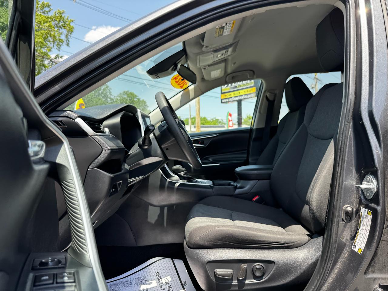 Toyota RAV4 XLE 2024