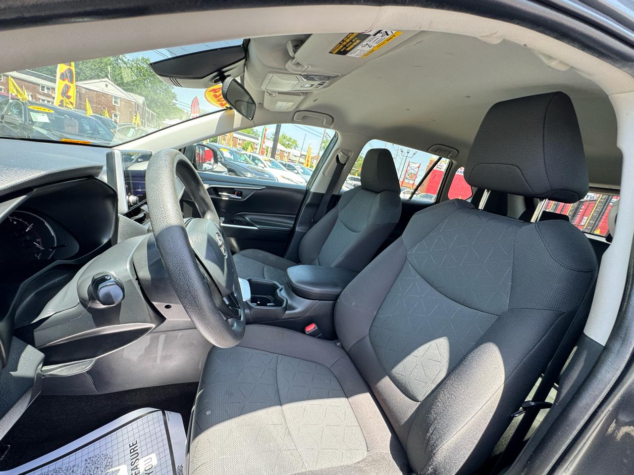 Toyota RAV4 XLE 2024