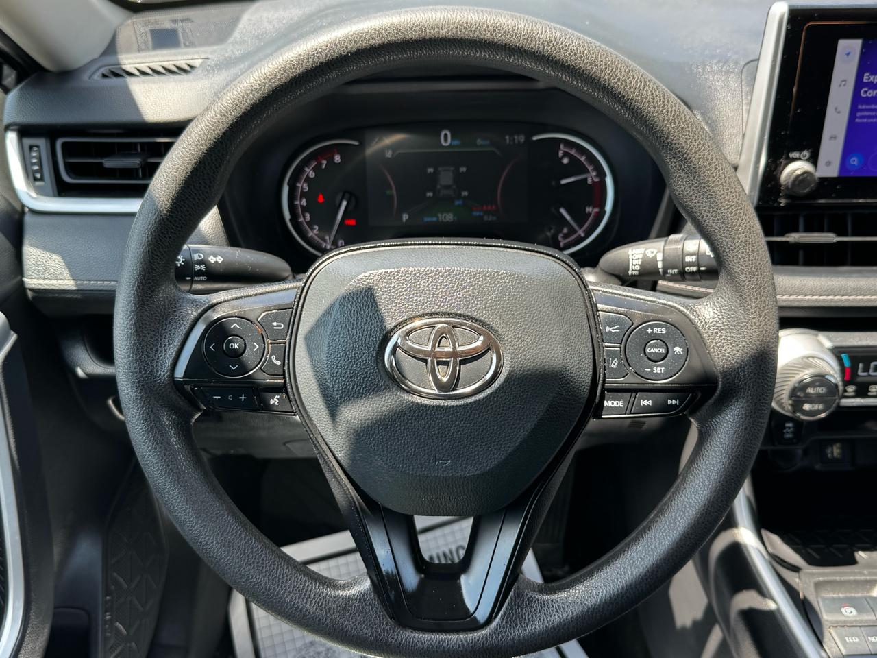 Toyota RAV4 XLE 2024