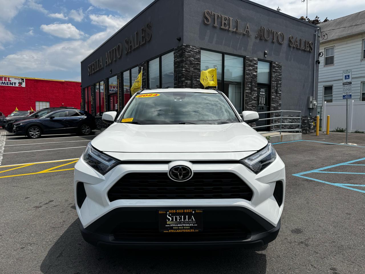 Toyota RAV4 XLE 2024
