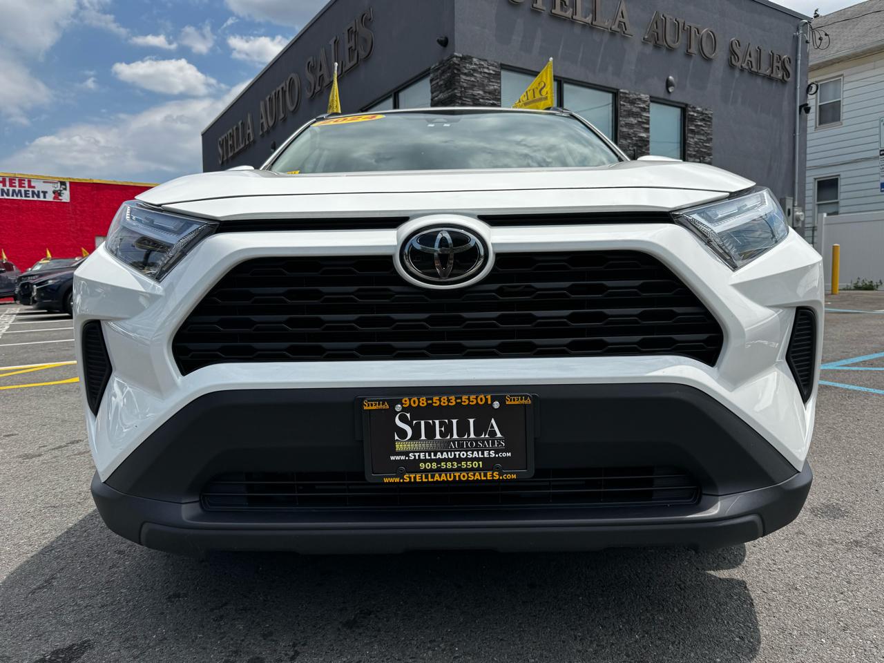 Toyota RAV4 XLE 2024