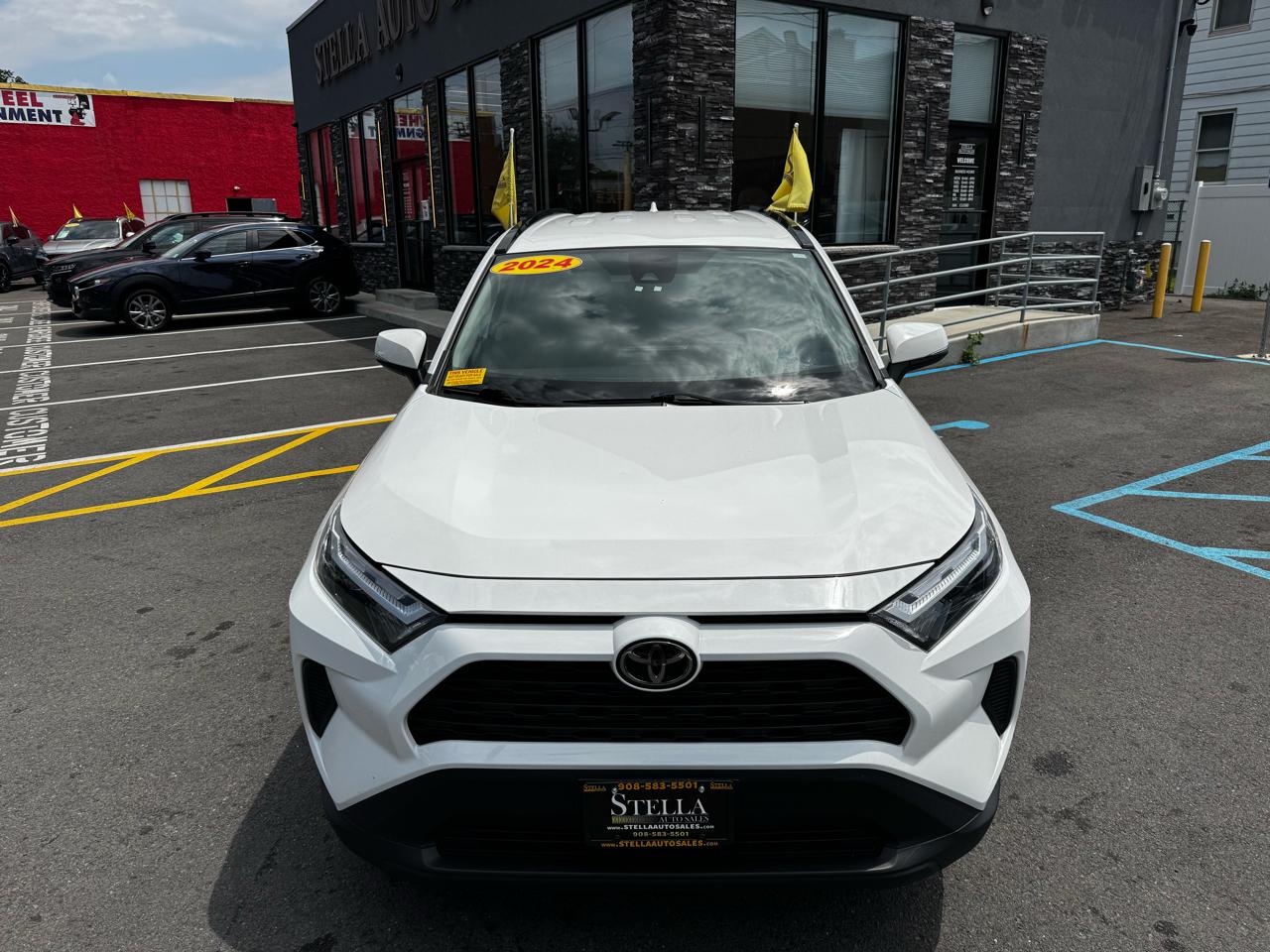 Toyota RAV4 XLE 2024