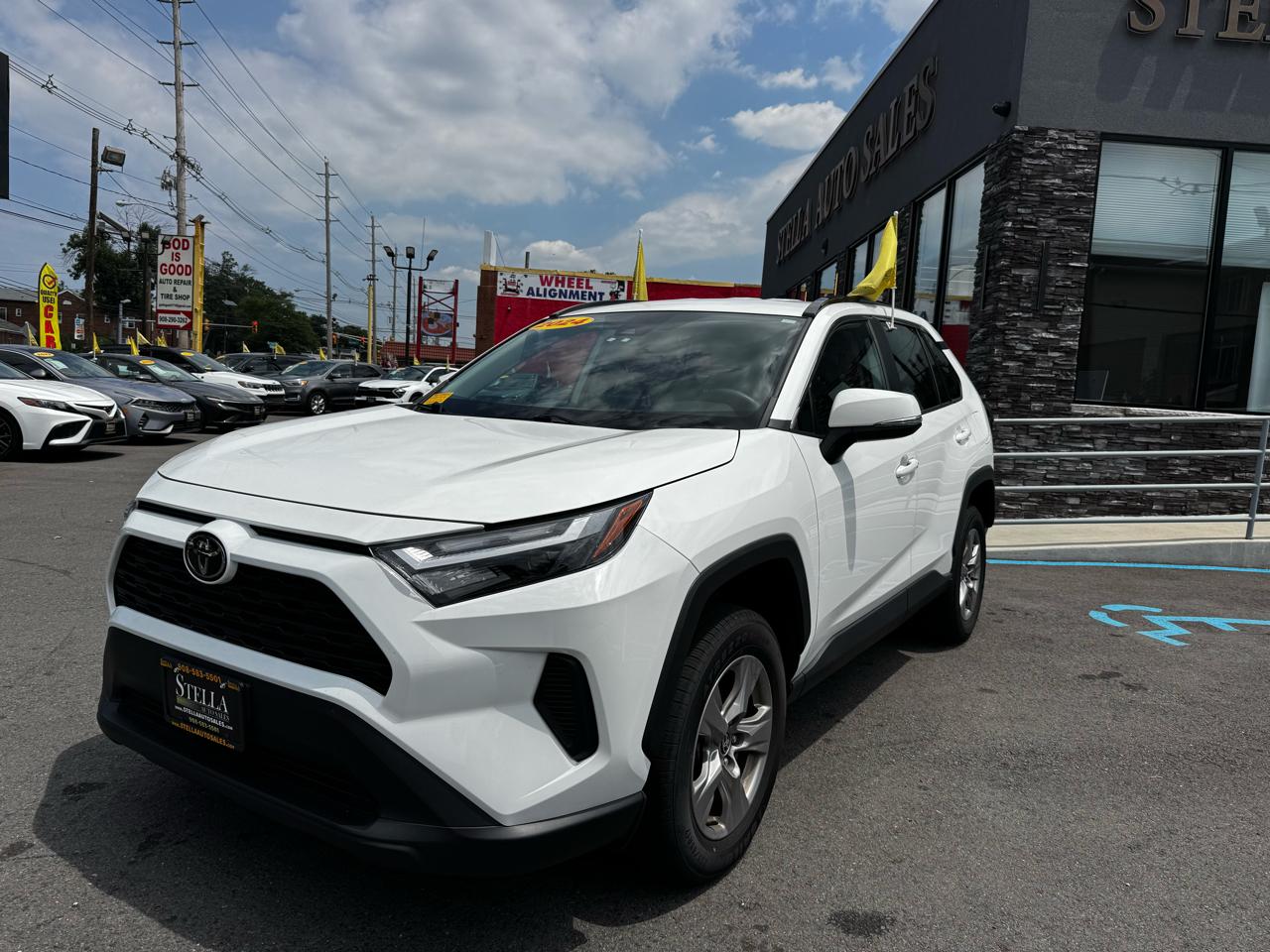 Toyota RAV4 XLE 2024