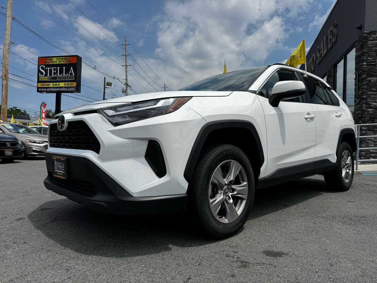 Toyota RAV4 XLE 2024
