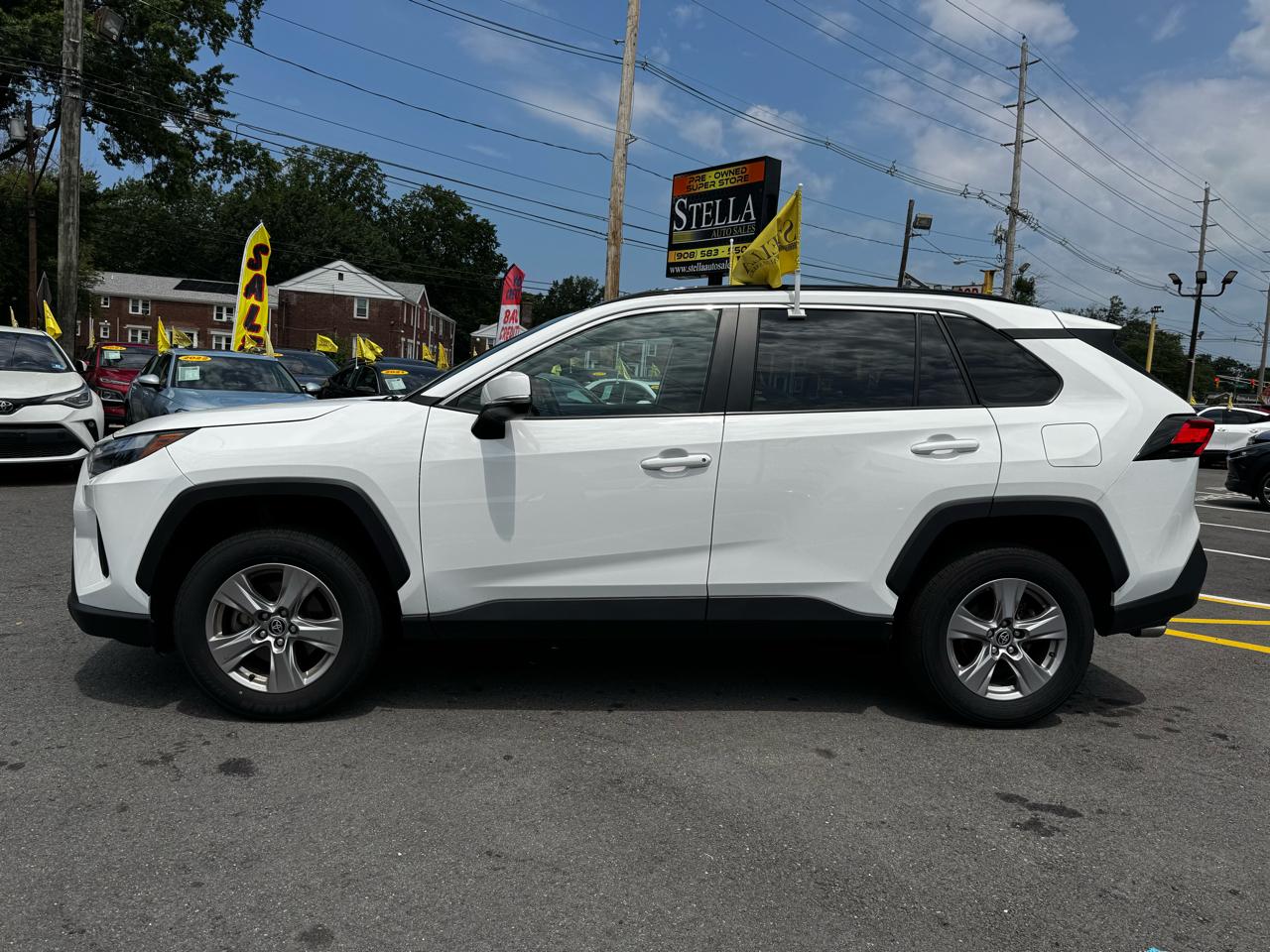 Toyota RAV4 XLE 2024