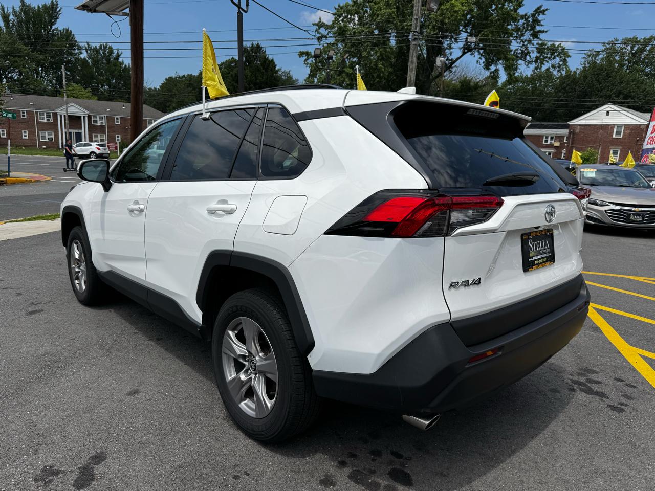 Toyota RAV4 XLE 2024