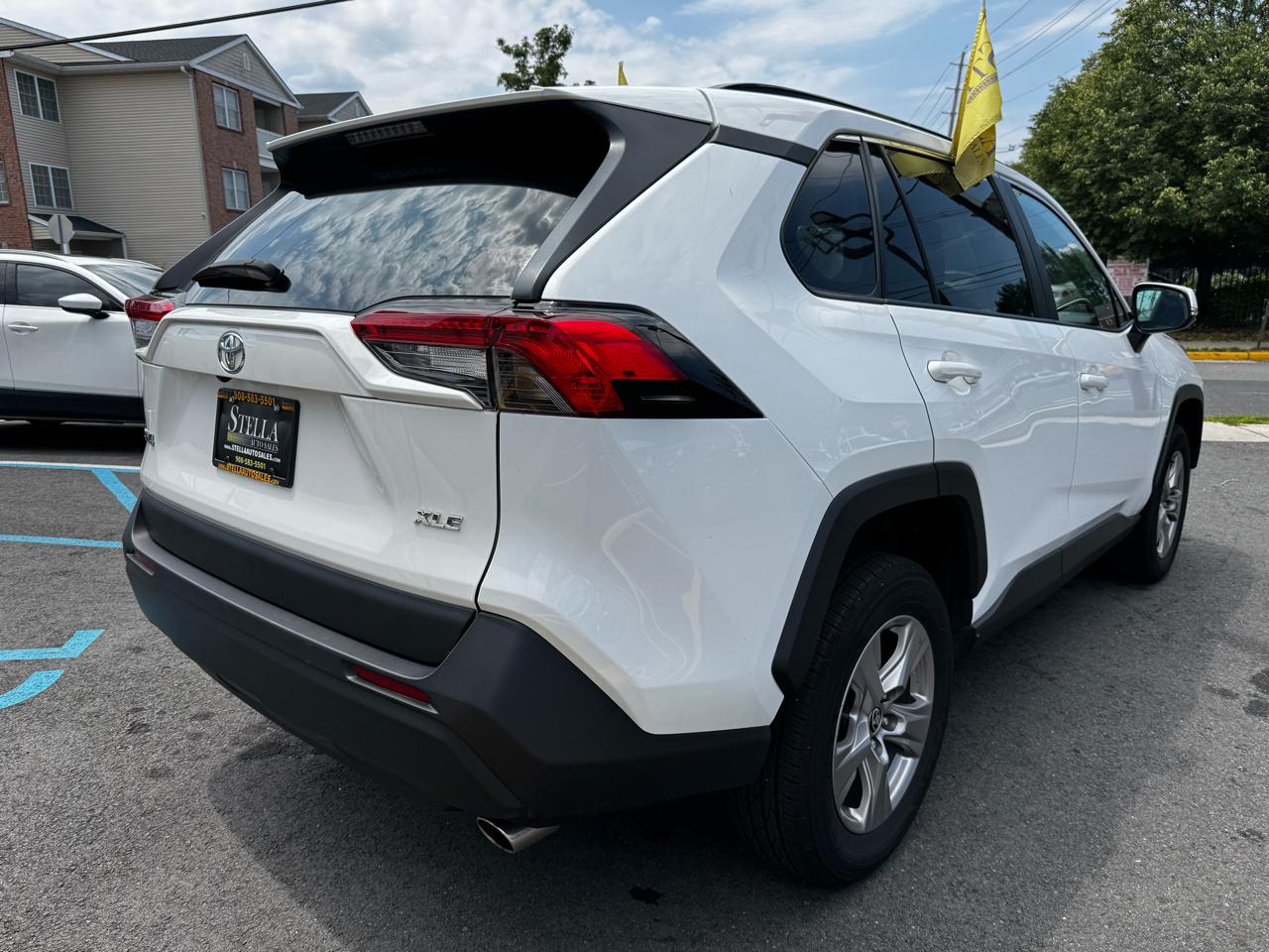 Toyota RAV4 XLE 2024