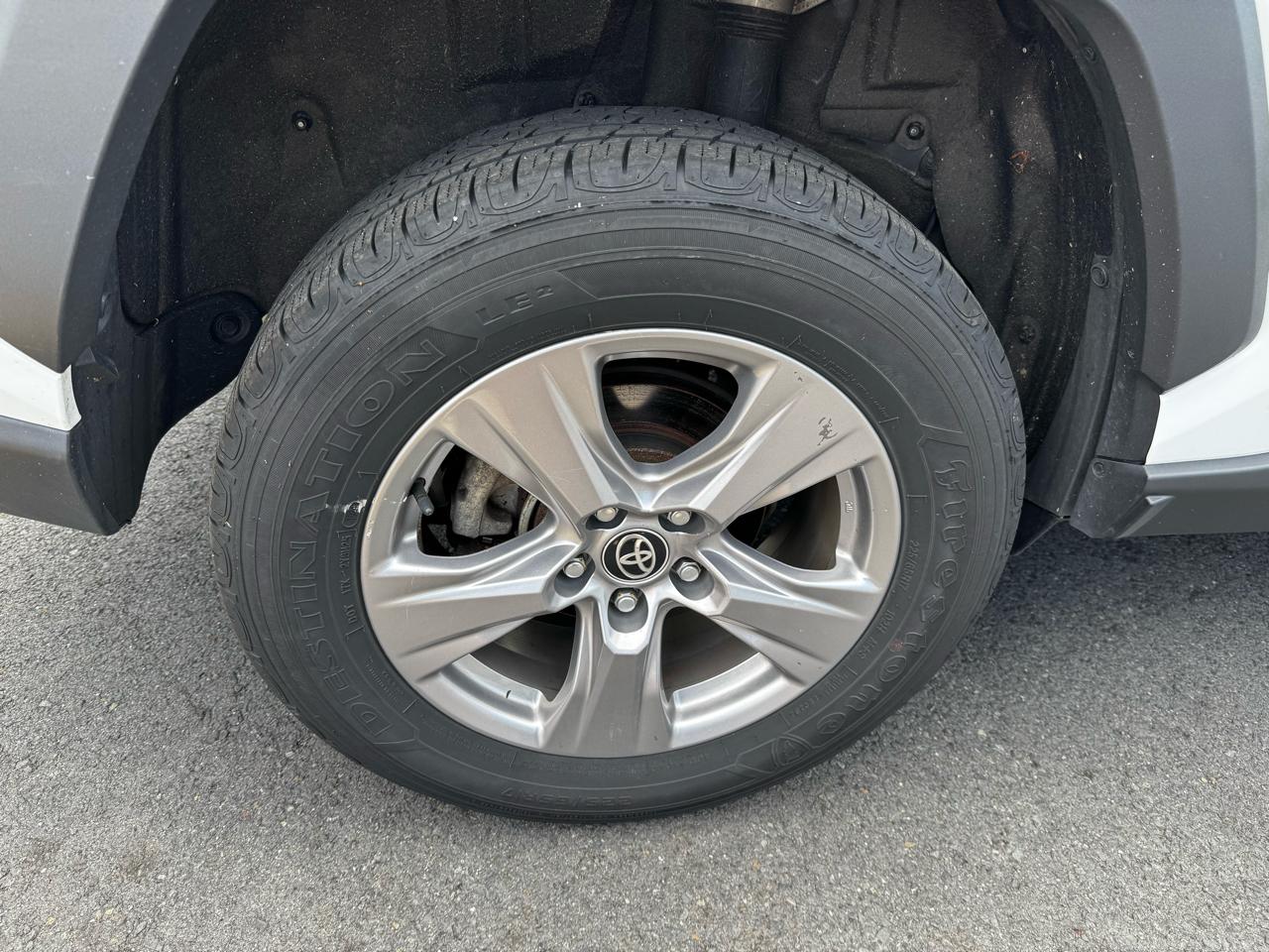 Toyota RAV4 XLE 2024