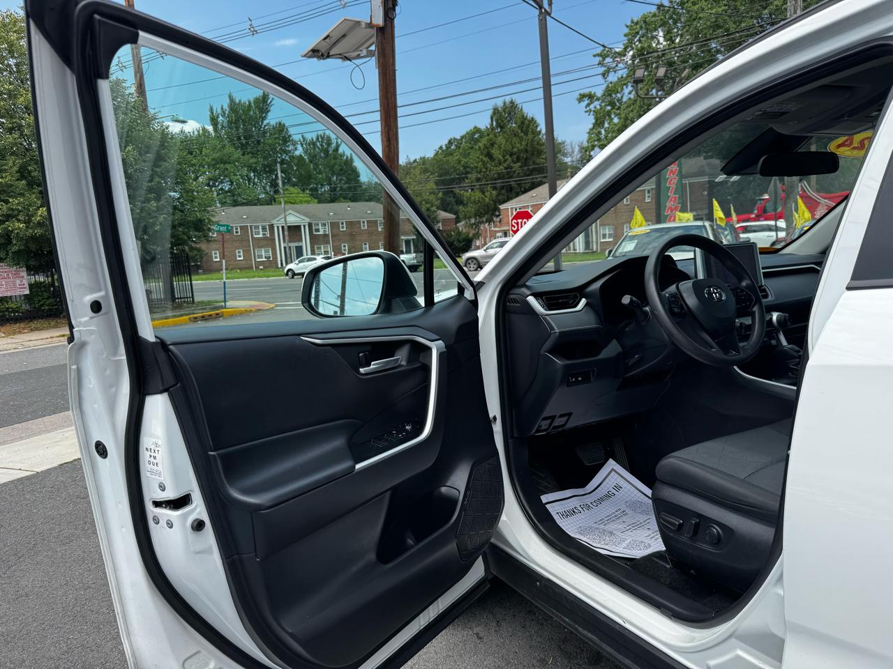 Toyota RAV4 XLE 2024