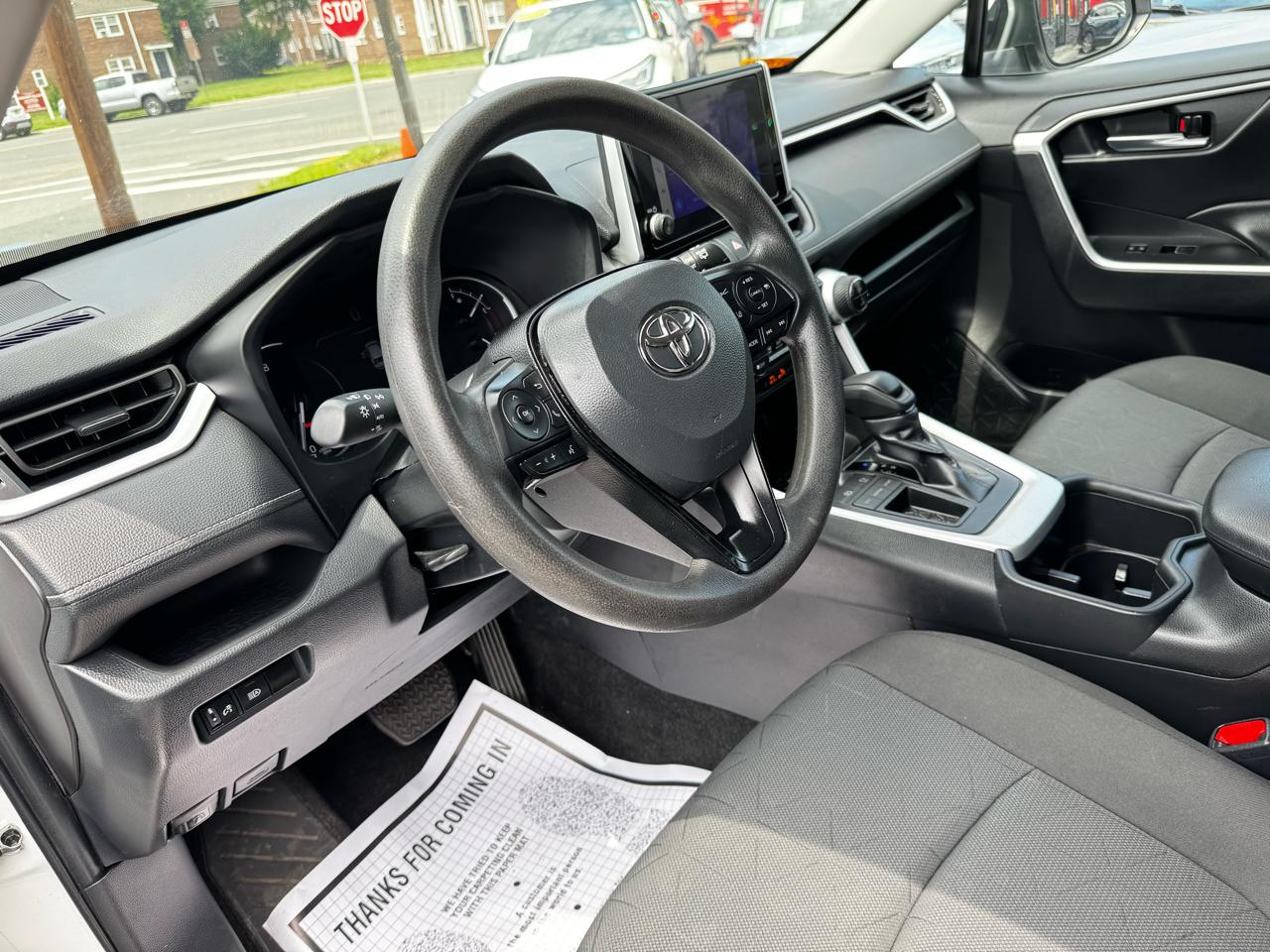 Toyota RAV4 XLE 2024
