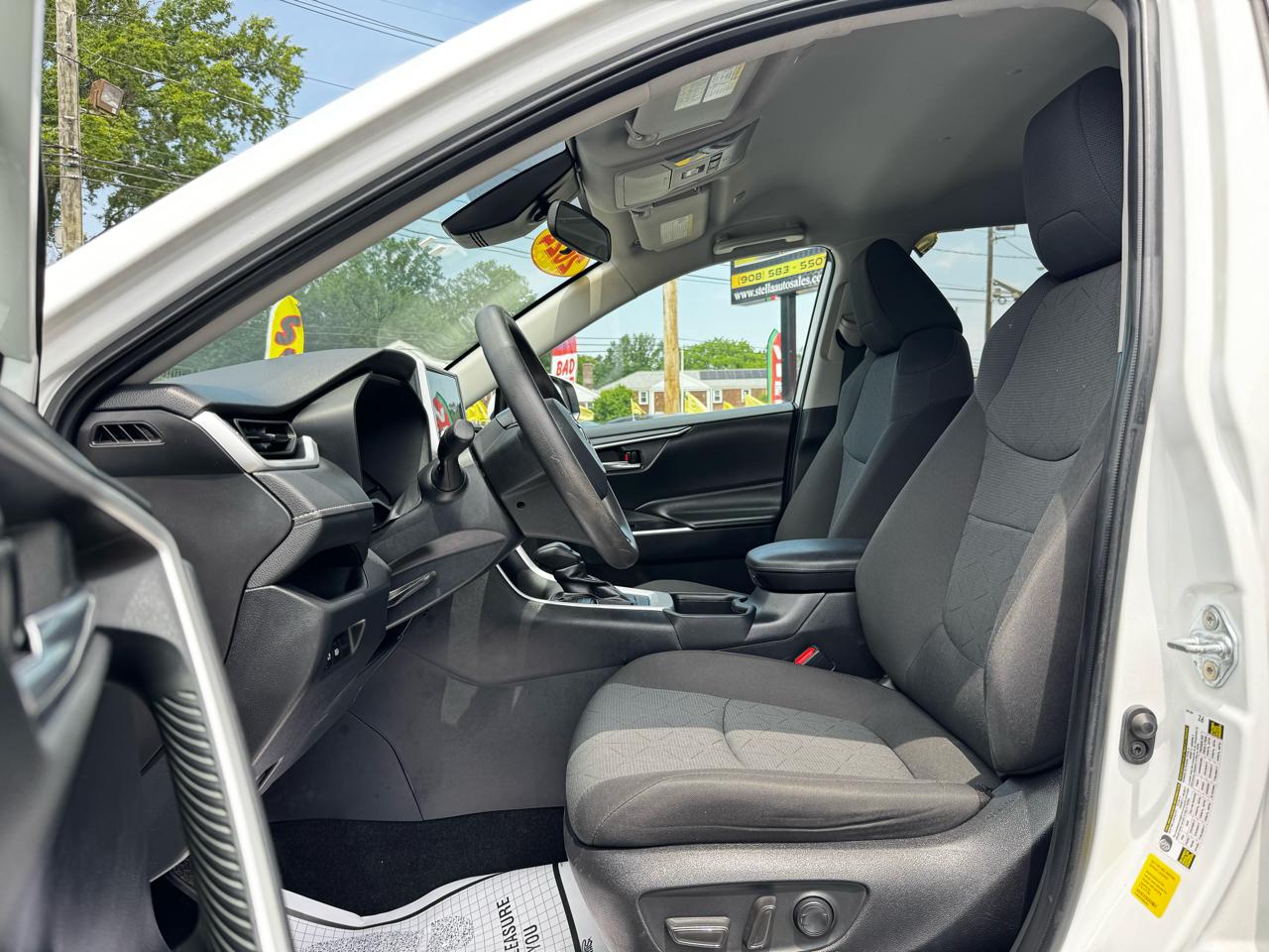 Toyota RAV4 XLE 2024
