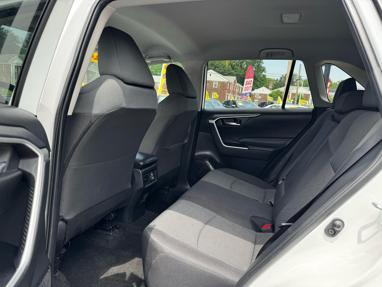 Toyota RAV4 XLE 2024