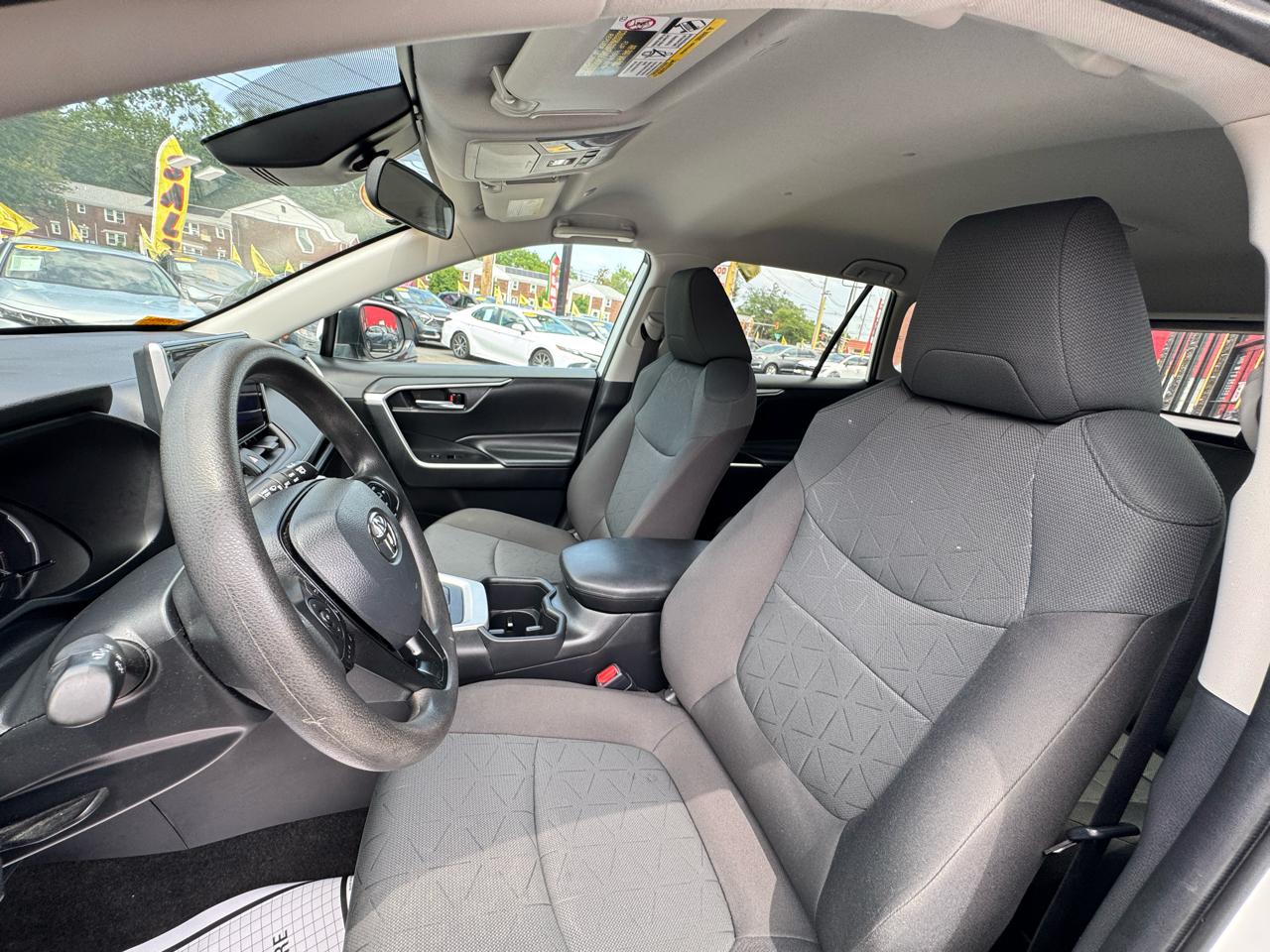 Toyota RAV4 XLE 2024