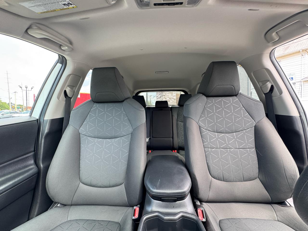 Toyota RAV4 XLE 2024
