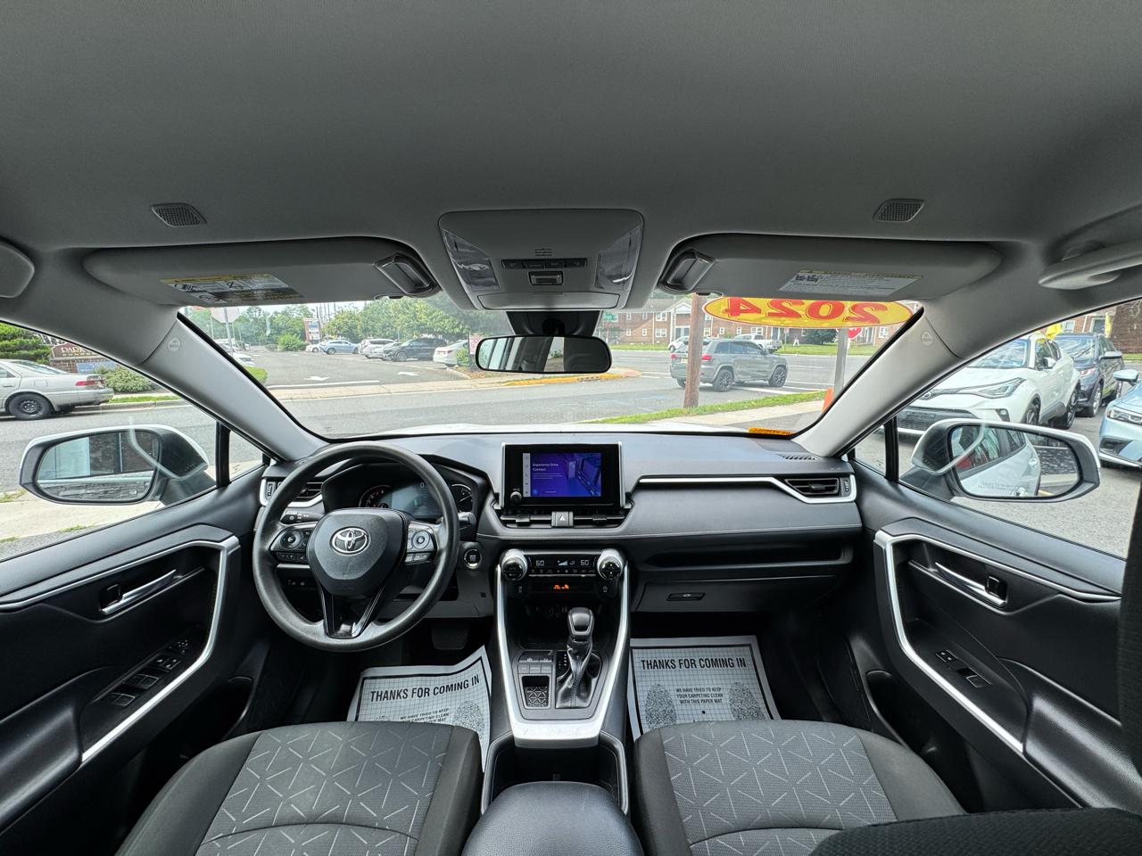 Toyota RAV4 XLE 2024