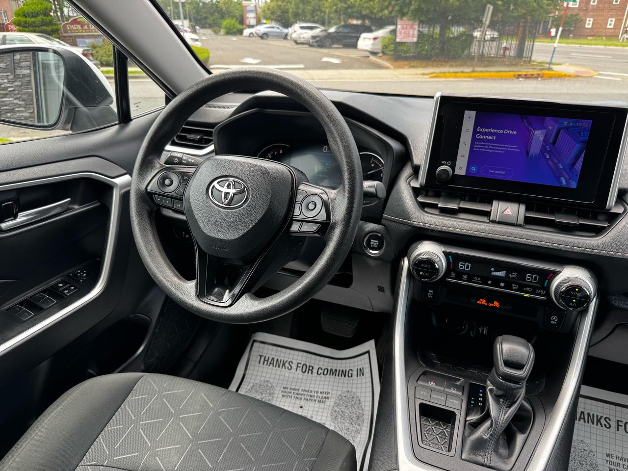 Toyota RAV4 XLE 2024