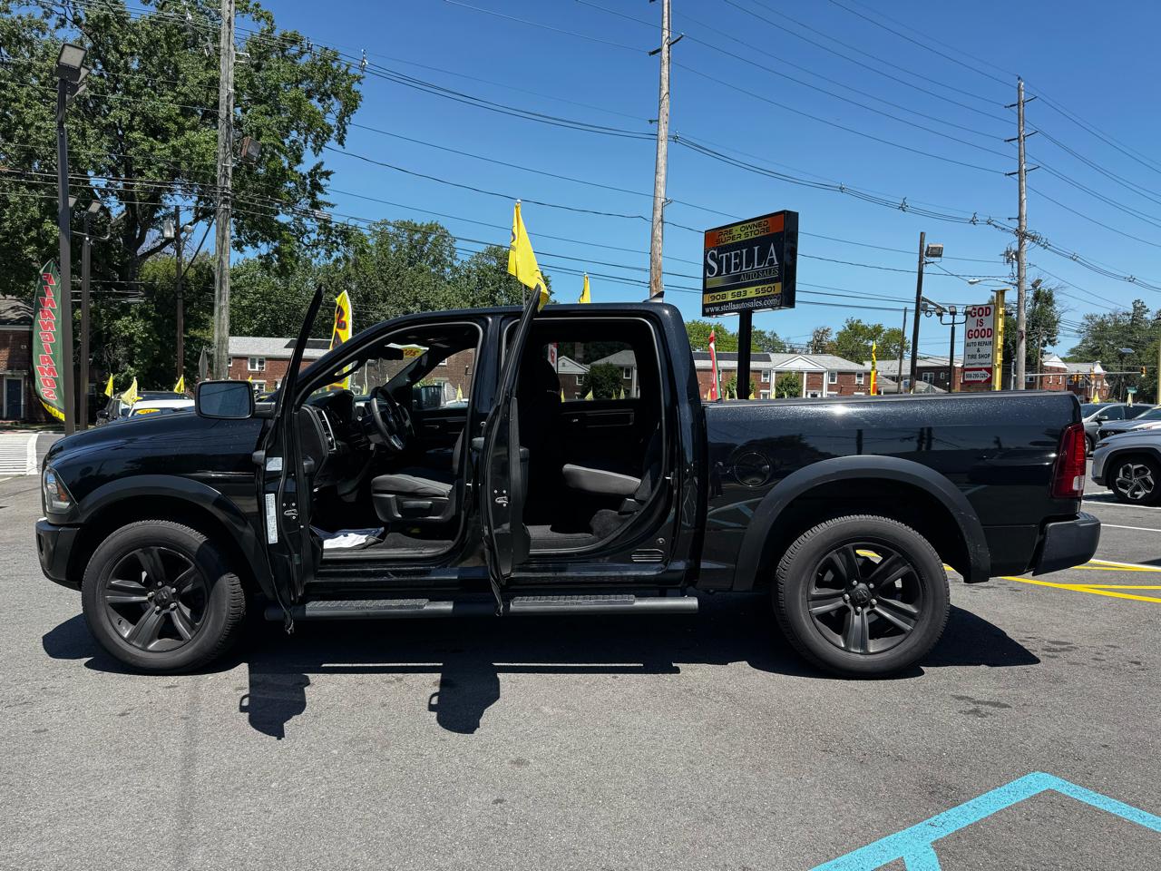 RAM 1500 Classic Warlock 4x4 Crew Cab 5'7" Box 2022