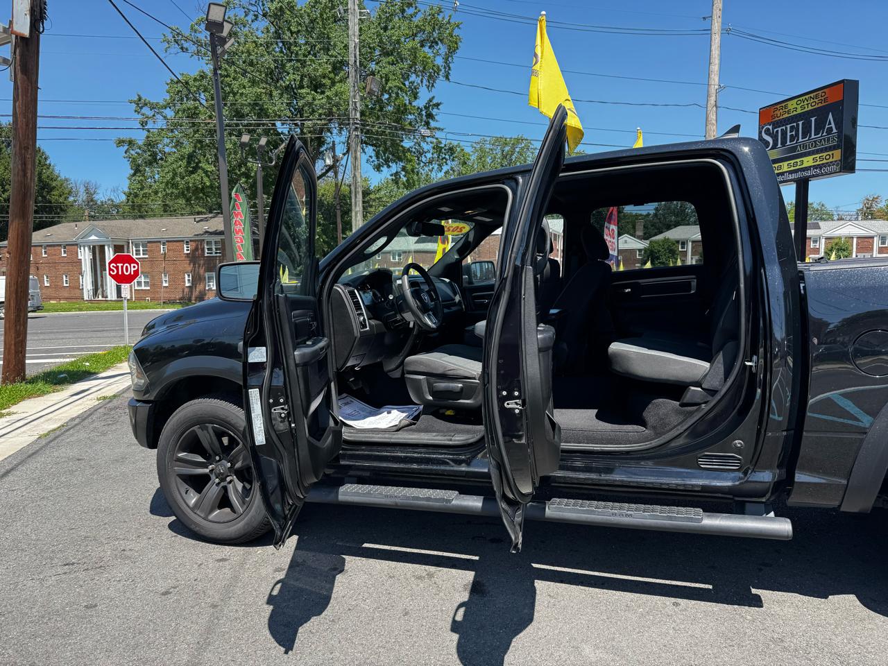 RAM 1500 Classic Warlock 4x4 Crew Cab 5'7" Box 2022