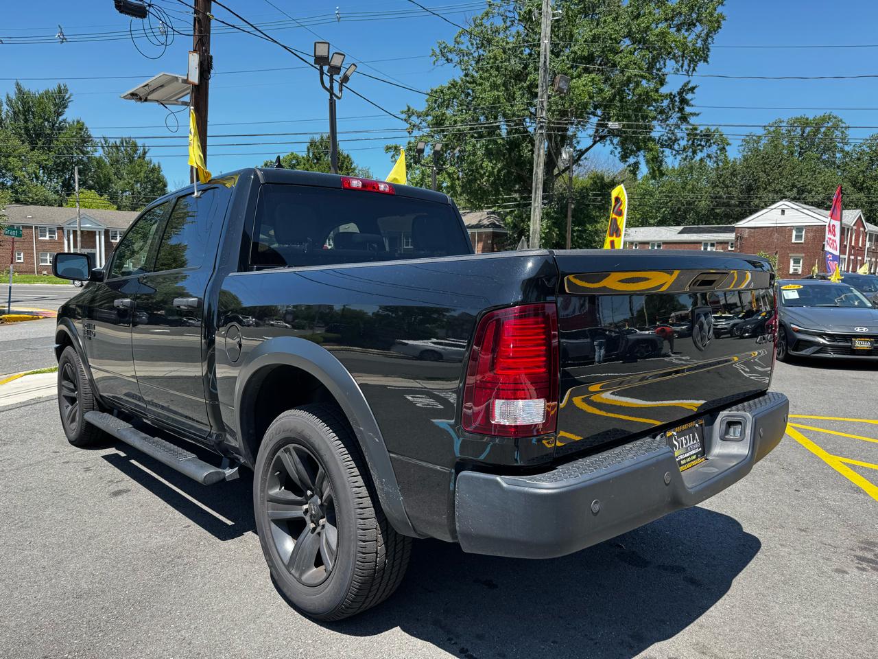 RAM 1500 Classic Warlock 4x4 Crew Cab 5'7" Box 2022