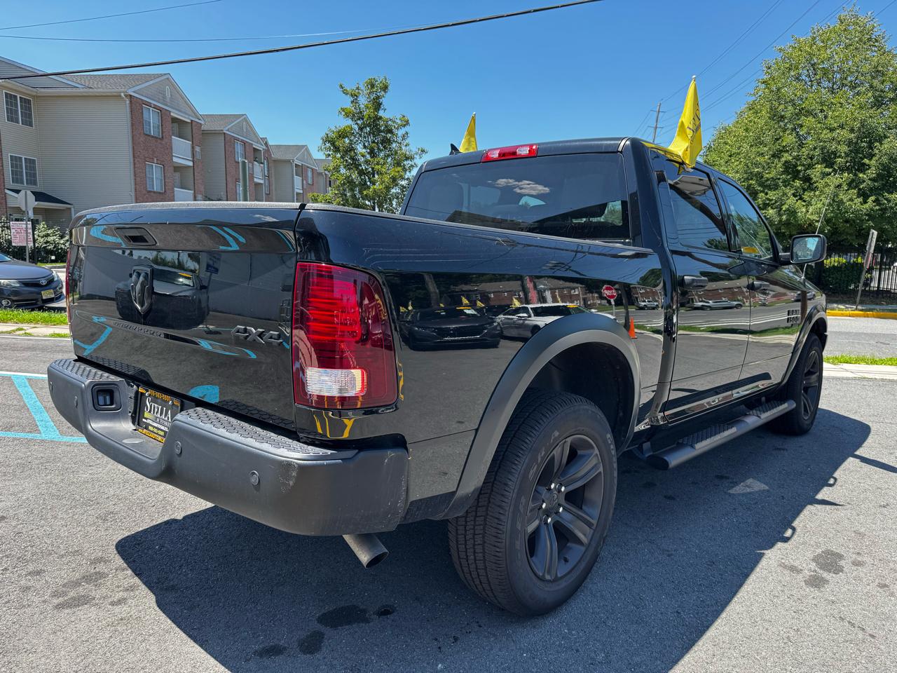 RAM 1500 Classic Warlock 4x4 Crew Cab 5'7" Box 2022
