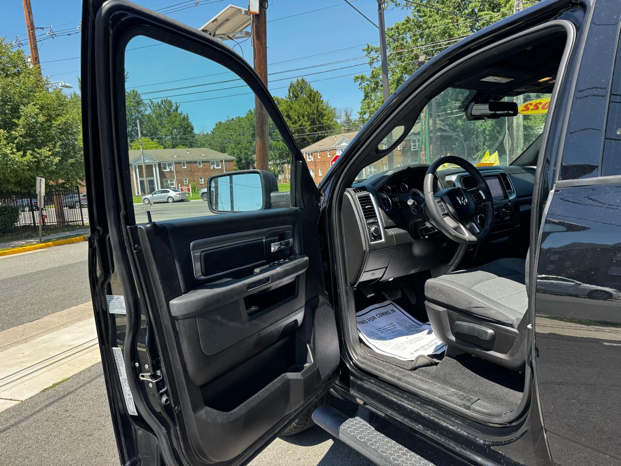 RAM 1500 Classic Warlock 4x4 Crew Cab 5'7" Box 2022