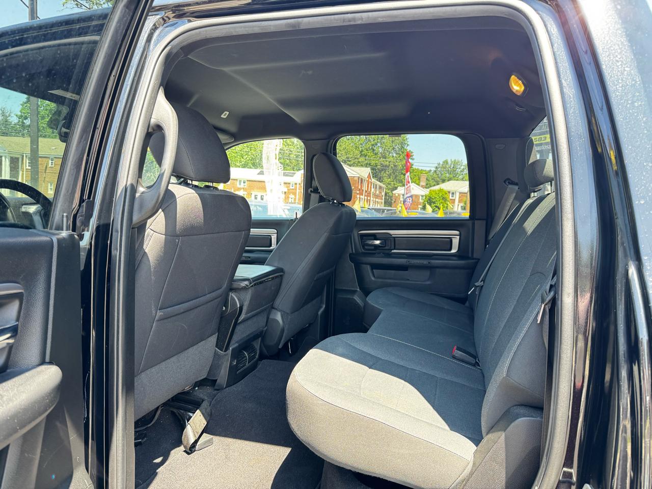 RAM 1500 Classic Warlock 4x4 Crew Cab 5'7" Box 2022