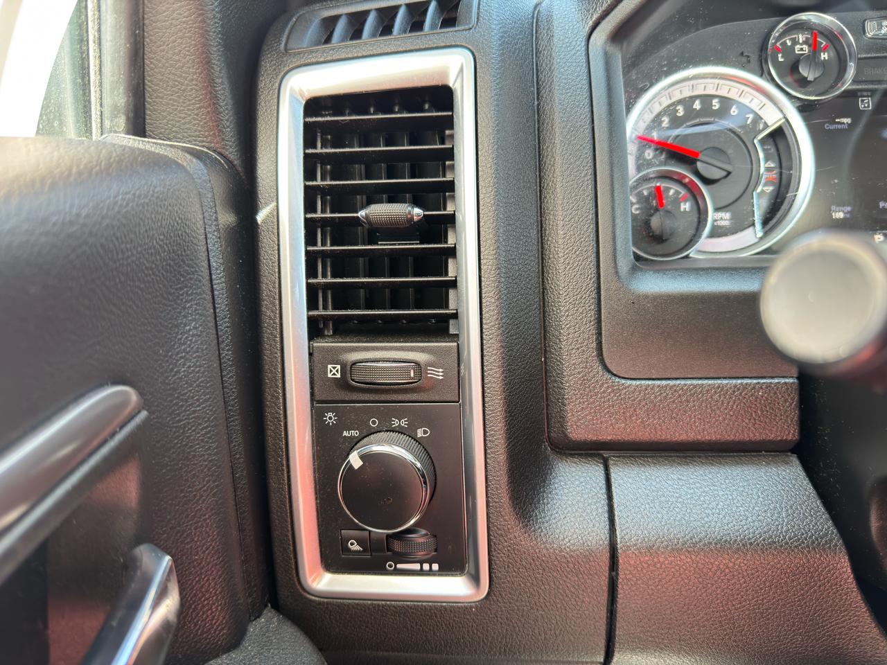RAM 1500 Classic Warlock 4x4 Crew Cab 5'7" Box 2022