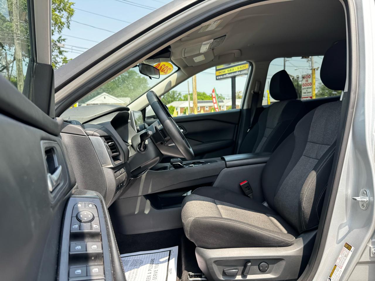 Nissan Rogue SV 2024