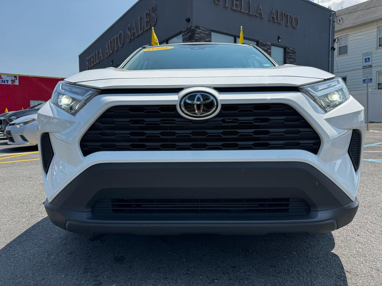 Toyota RAV4 XLE 2025