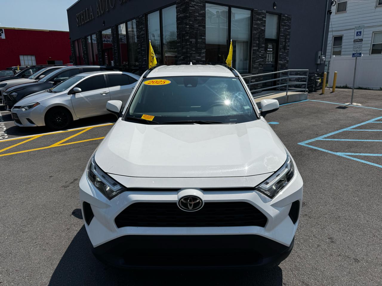 Toyota RAV4 XLE 2025
