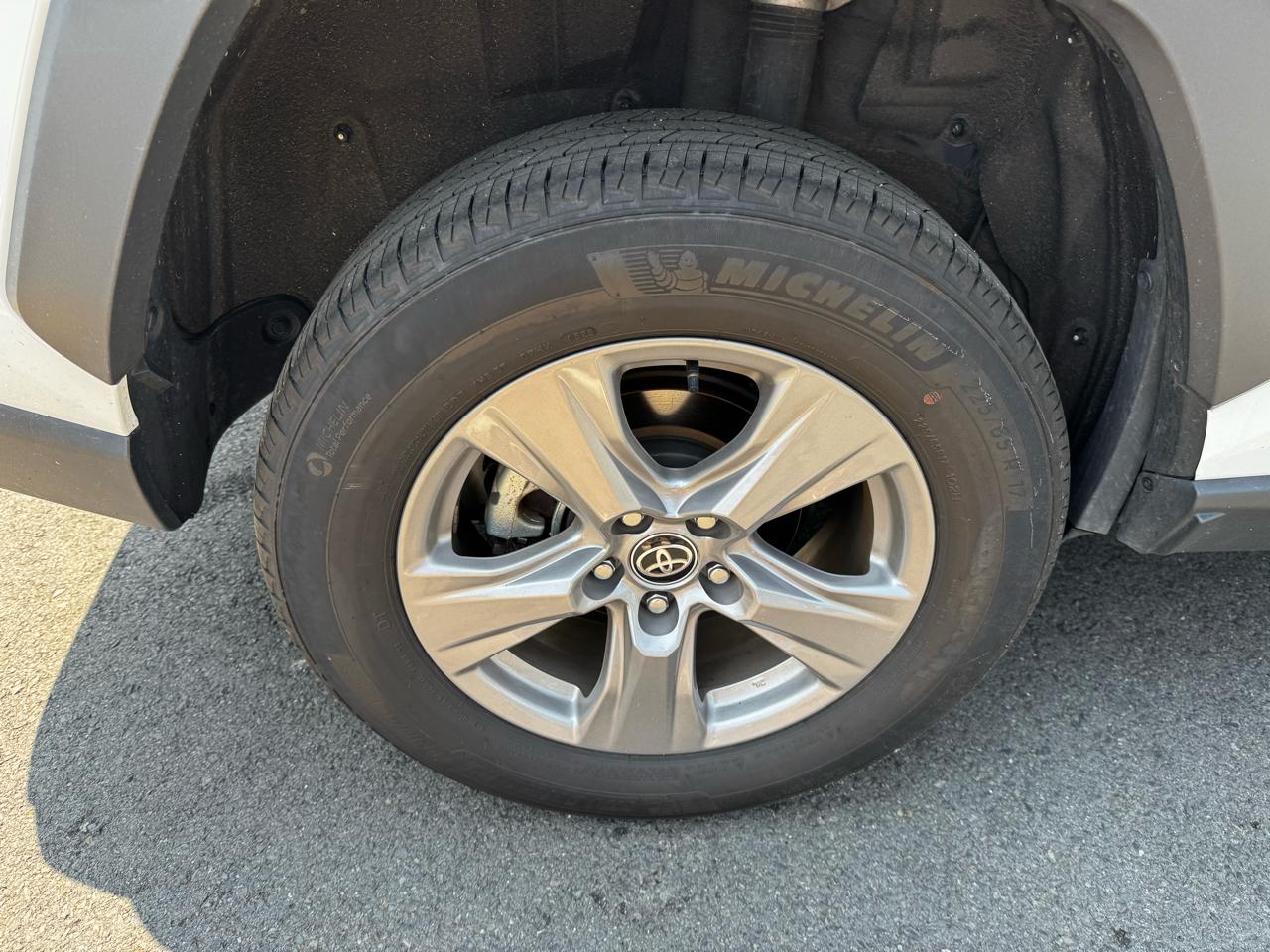 Toyota RAV4 XLE 2025