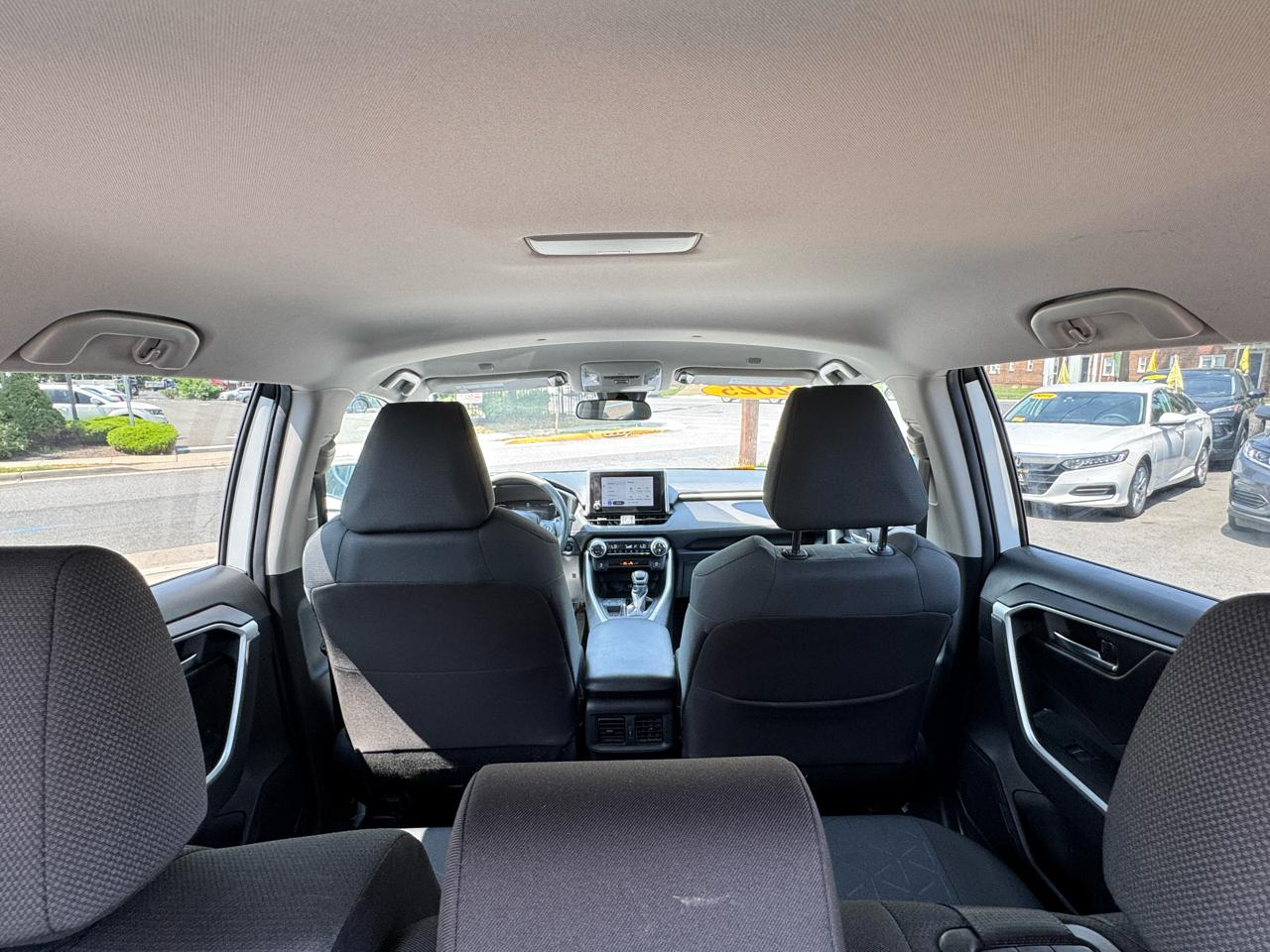 Toyota RAV4 XLE 2025