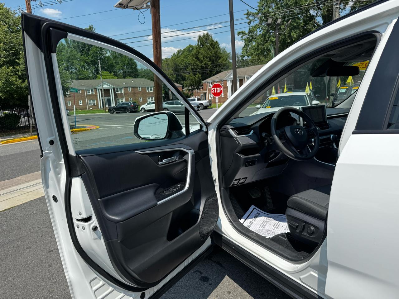 Toyota RAV4 XLE 2025