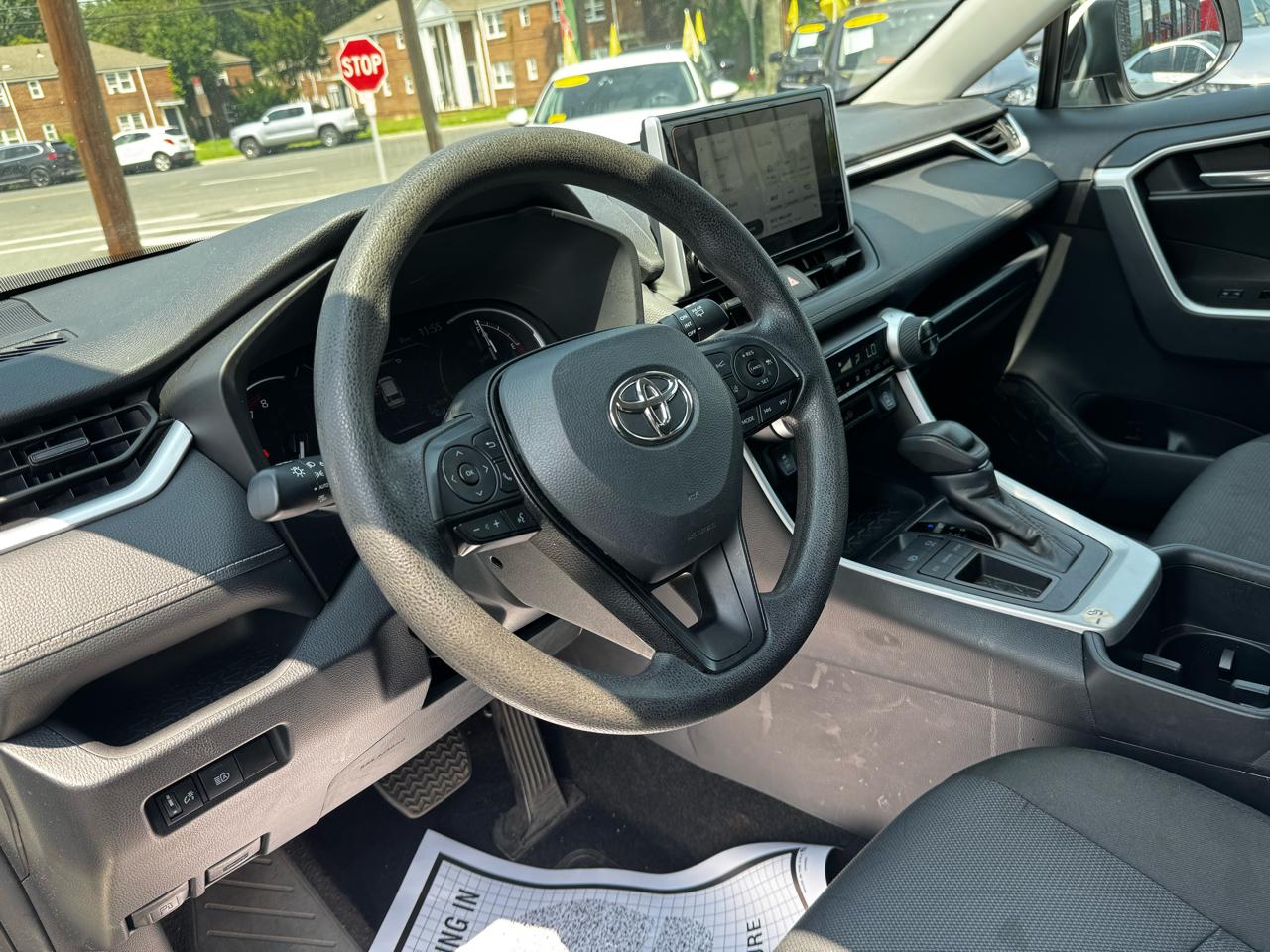 Toyota RAV4 XLE 2025