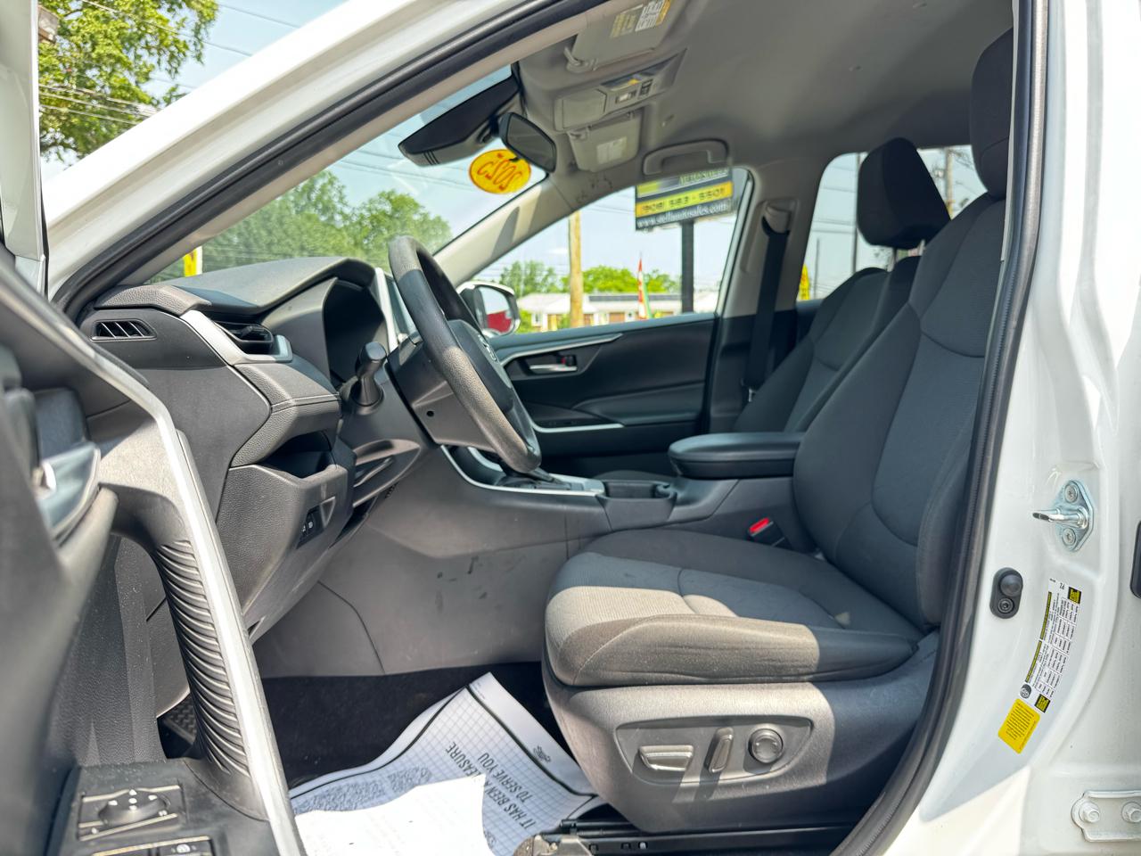 Toyota RAV4 XLE 2025