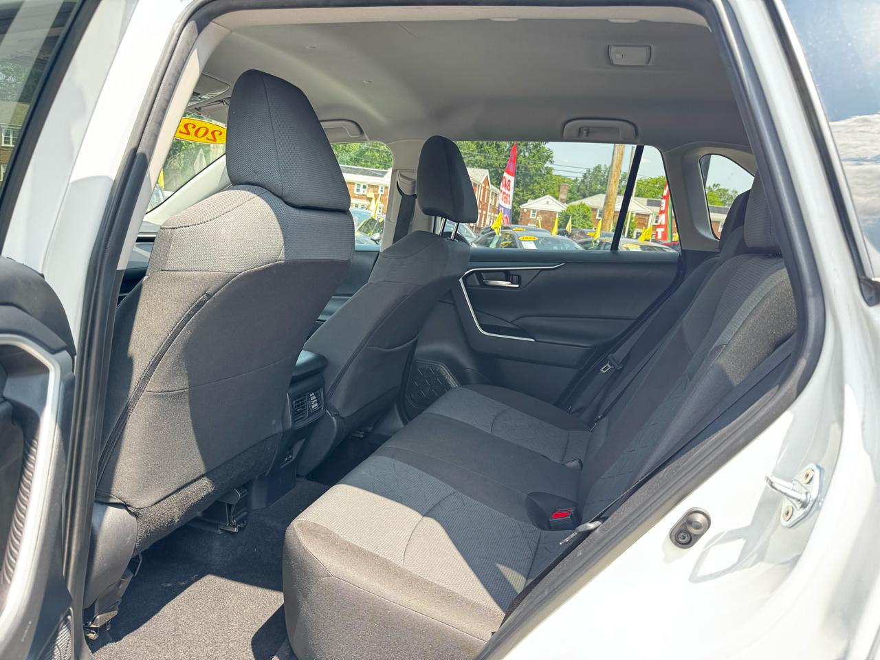 Toyota RAV4 XLE 2025