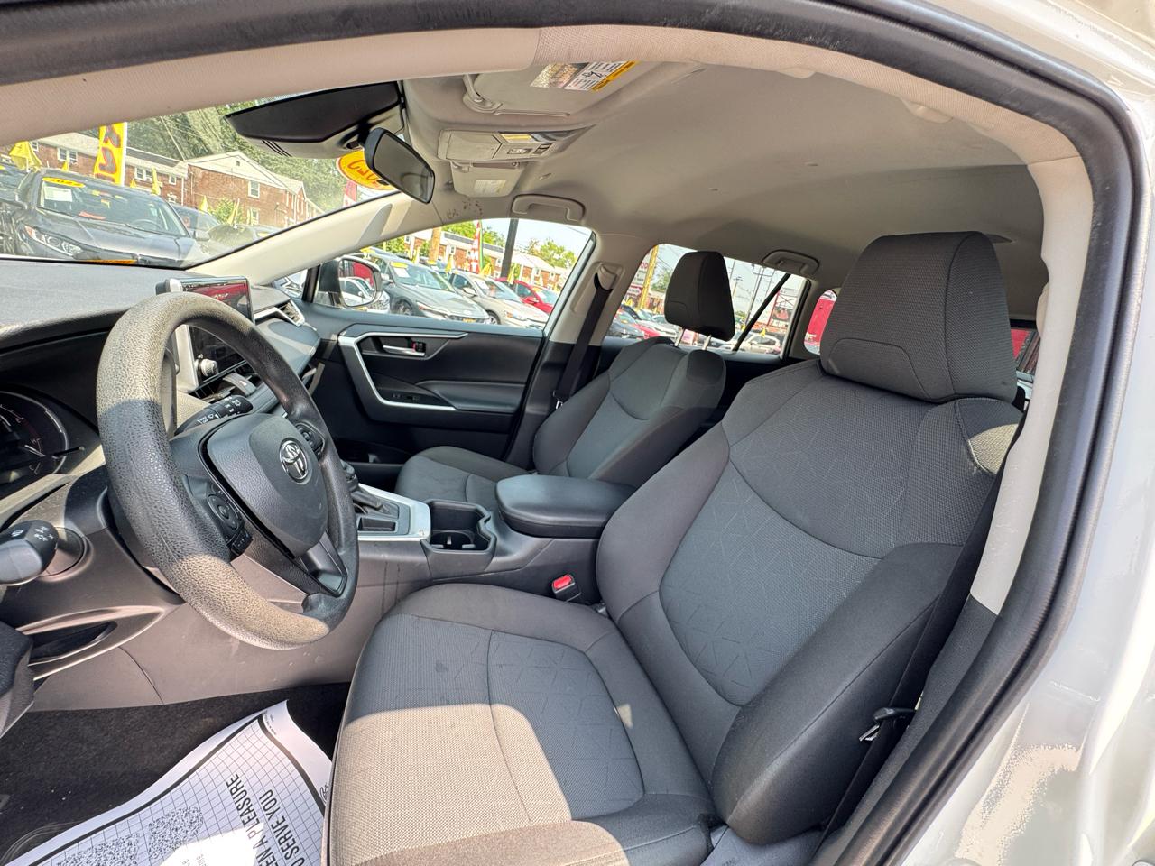 Toyota RAV4 XLE 2025
